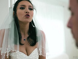 Sucia novia Bella Rolland recibe un golpe en depress boda