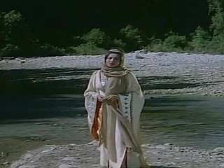 Samira Toufik nel cagoule 'Bento Aantar'